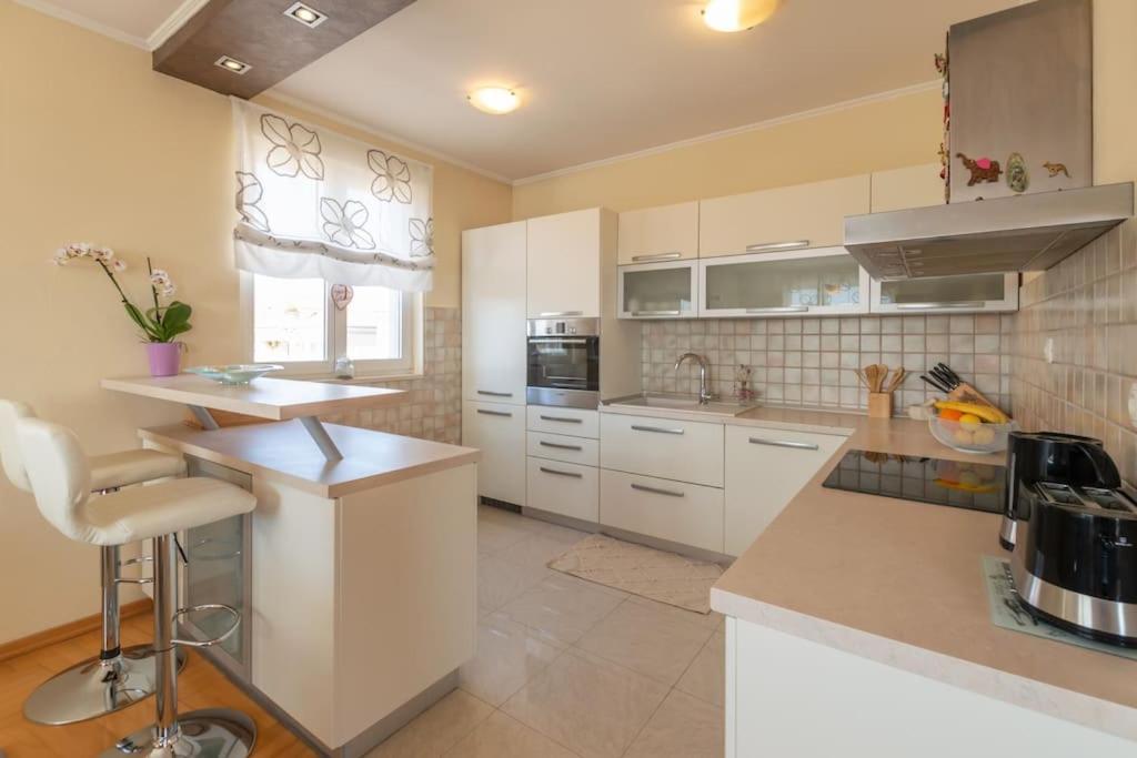 Sea View- Spacious Apartment With Shared Pool سبليت المظهر الخارجي الصورة